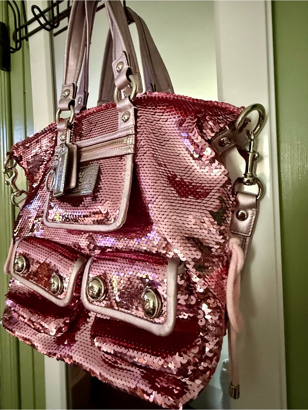 RARE AND PRISTINE!! 🩷 Coach Poppy Y2K Pink Sequin Spotlight Tote Bag - Picture 5 of 9